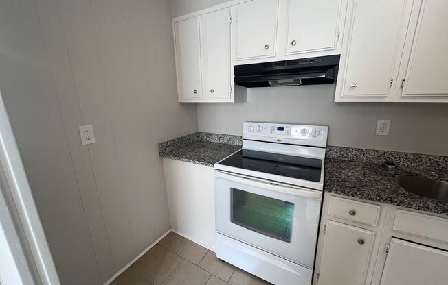 2 beds, 1 bath, $850, Unit #A