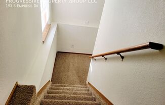 2 beds, 1 bath, 950 sqft, $1,250, Unit 193SE-195