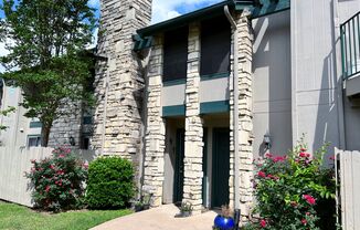 2 beds, 2 baths, 976 sqft, $1,505, Unit 217