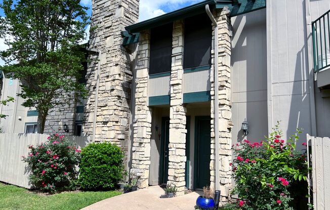 2 beds, 2.5 baths, 976 sqft, $1,425, Unit 136