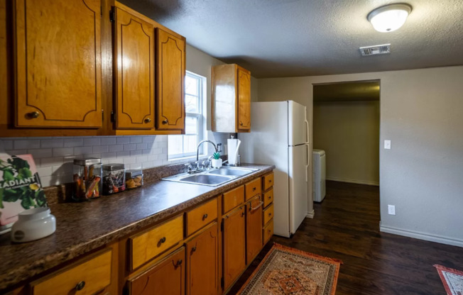 2 beds, 1 bath, $1,050