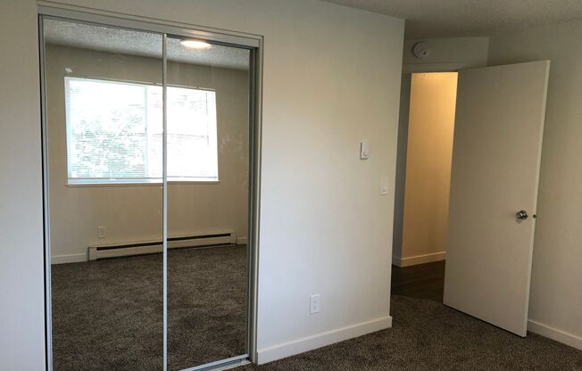 2 beds, 1 bath, 800 sqft, $1,075, Unit 721 S Lincoln Pl #5