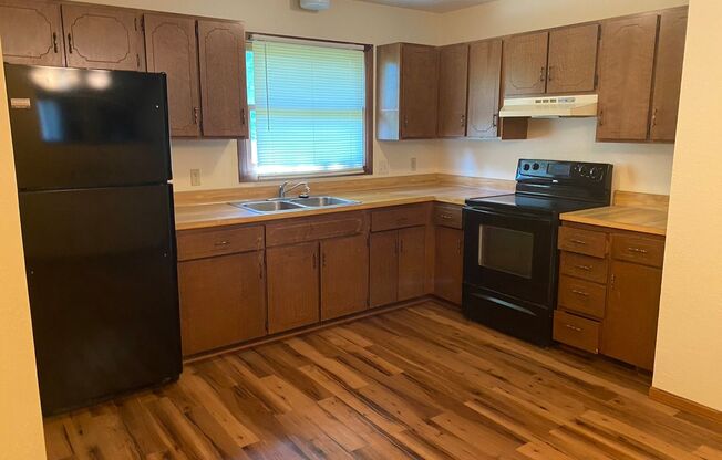 2 BEDROOM | 1 BATH | SINGLE LEVEL | GARAGE | SPACIOUS