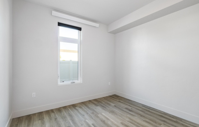 2 beds, 2 baths, 840 sqft, $1,399, Unit 5518-306