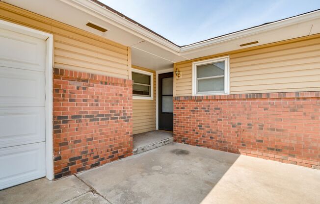 Available Now!!! 3 Bed 1.5 Bath Home In CARL ALBERT SCHOOLS!!!