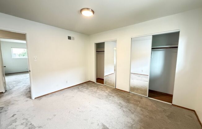 2 beds, 1 bath, $2,600, Unit 2053 Central Ave C (LO)