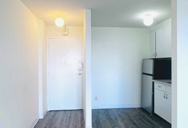 Studio, 1 bath, 320 sqft, $850, Unit # 816