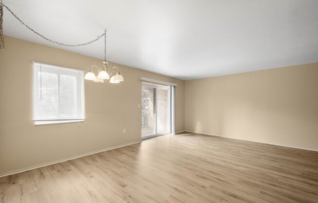 2 beds, 1 bath, 950 sqft, $999, Unit 110 L