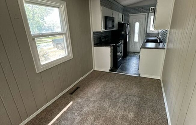 3 beds, 1 bath, $1,275