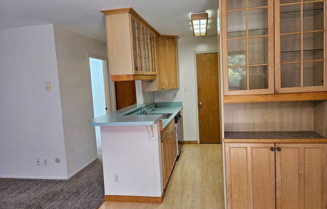 1 bed, 1 bath, $2,300, Unit UNIT H