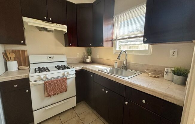 4172-4176 CHEROKEE AVENUE