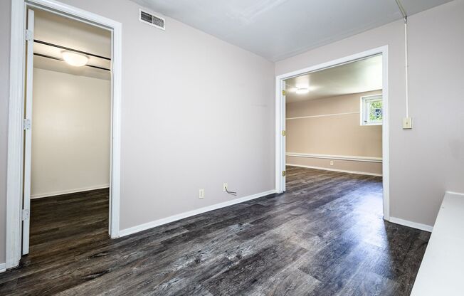 2 beds, 1 bath, 825 sqft, $959, Unit 3819 Jones St #104