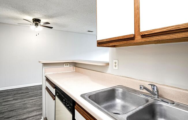 1 bed, 1 bath, 650 sqft, $825, Unit 222