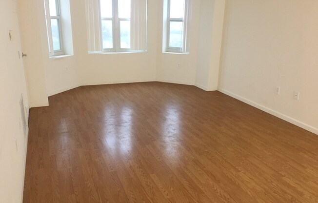 2 beds, 2 baths, 1,061 sqft, $2,750, Unit 707