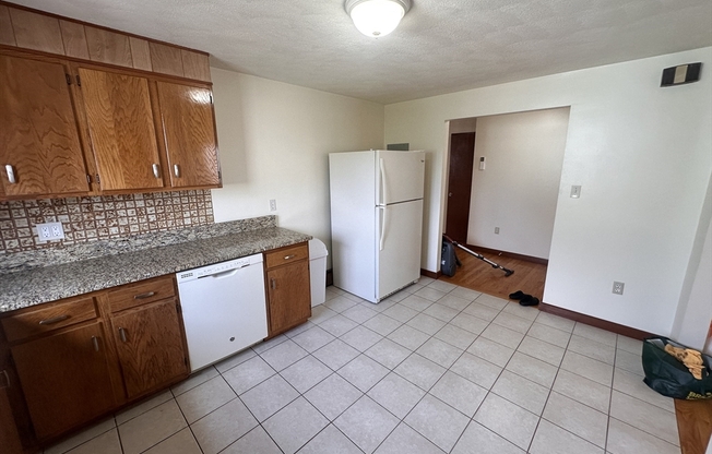 3 beds, 1 bath, 1,000 sqft, $3,000, Unit 2