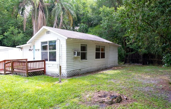 Charming 1 Bed 1 Bath Triplex Cottage for Rent in Lake Mary, FL!