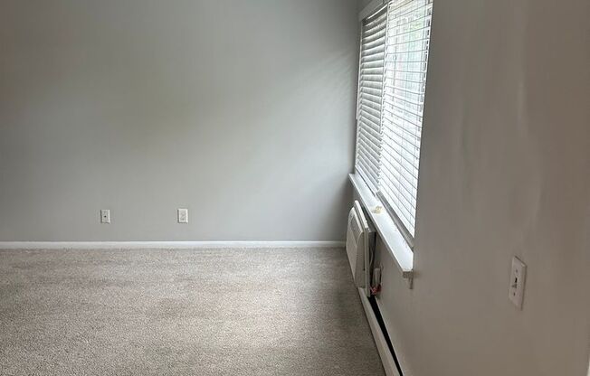 2 beds, 1 bath, 840 sqft, $1,495, Unit 201 (R)