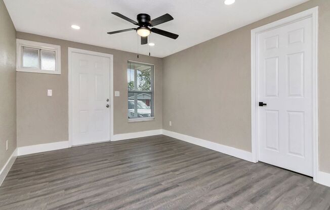 Great Location - 1 Bedroom 1 Bath Duplex w/ Backyard