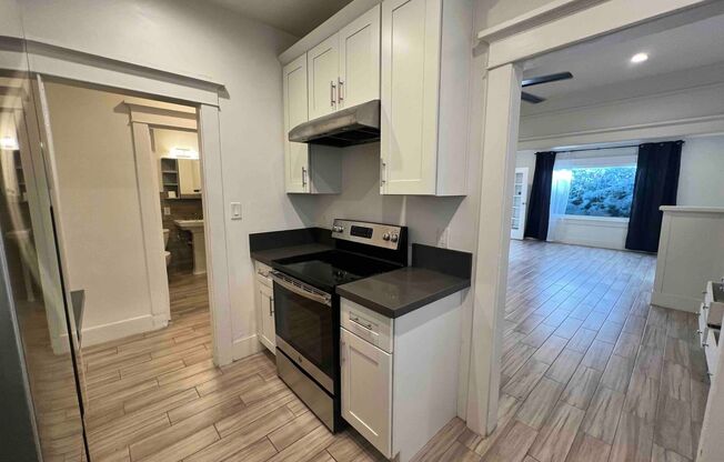 1 bed, 1 bath, 950 sqft, $2,300, Unit 717 E 1st St. + G3