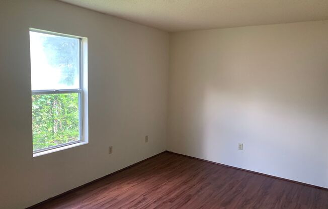 3 beds, 2 baths, $1,600