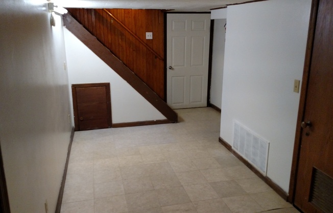 4 beds, 2 baths, $2,996, Unit Apt 2