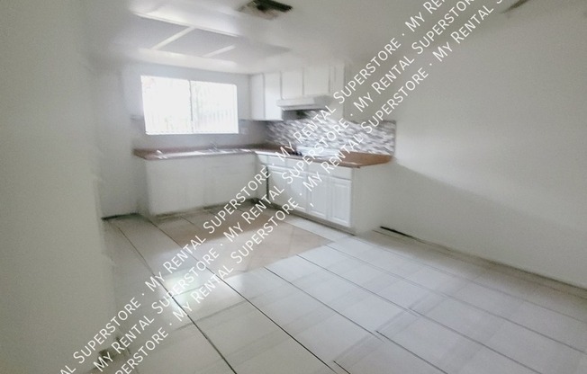 4424 N 53 LN