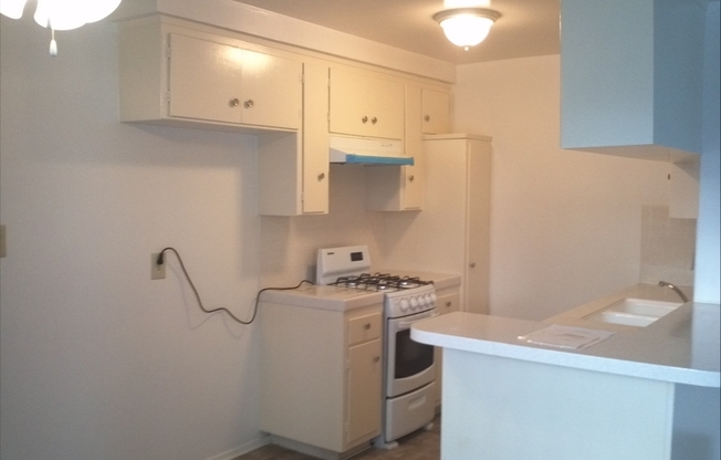 2 beds, 1 bath, $2,065, Unit 37