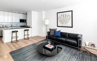 435 W 35 ST