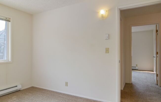 2 beds, 1 bath, $1,600, Unit 6