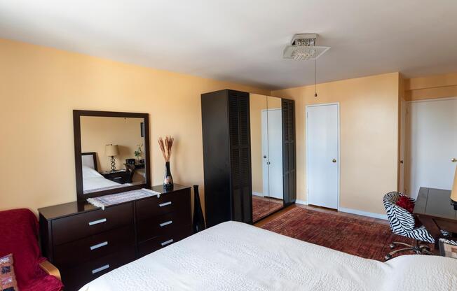 2 beds, 1 bath, $2,600, Unit D22