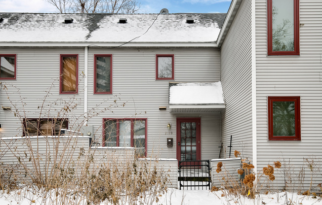 Gorgeous Three Bedroom Available 8/5/25!