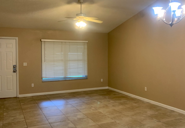 10 EMERALD LN
