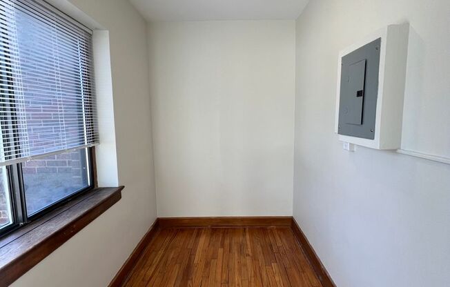 2 beds, 1 bath, $850, Unit 1011 Apt 3