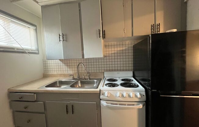 1 bed, 1 bath, 340 sqft, $845, Unit 18