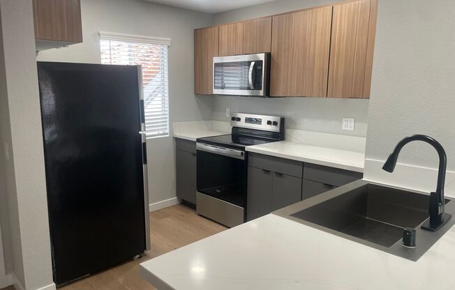 2 beds, 2 baths, 1,013 sqft, $3,500, Unit F-421