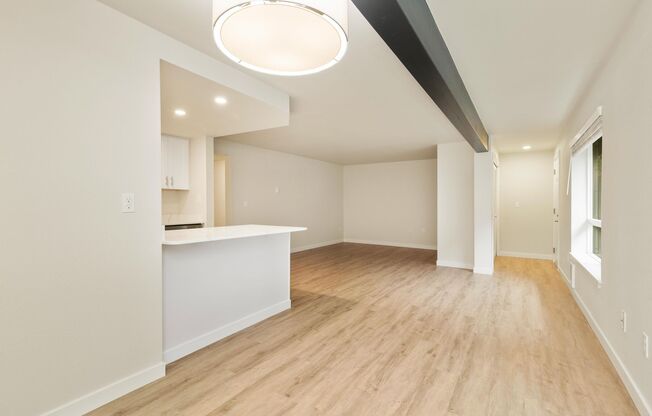 2 beds, 1 bath, 875 sqft, $2,795, Unit 27
