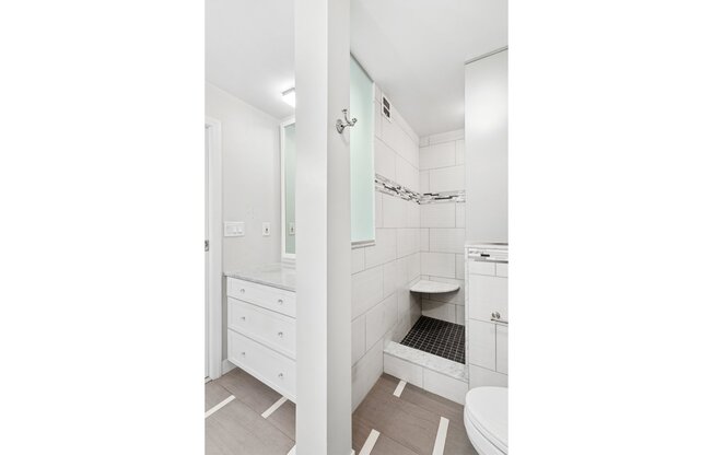 1 bed, 1 bath, 949 sqft, $5,450, Unit 19X