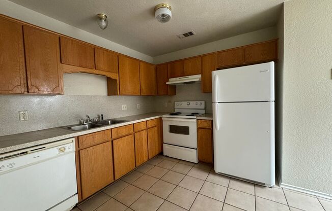 3 beds, 2 baths, 1,199 sqft, $900, Unit Apt A