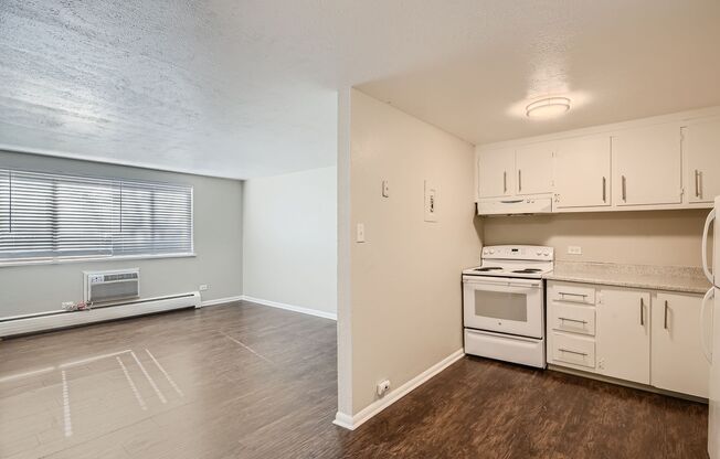 2 beds, 1 bath, 700 sqft, $1,530, Unit 207