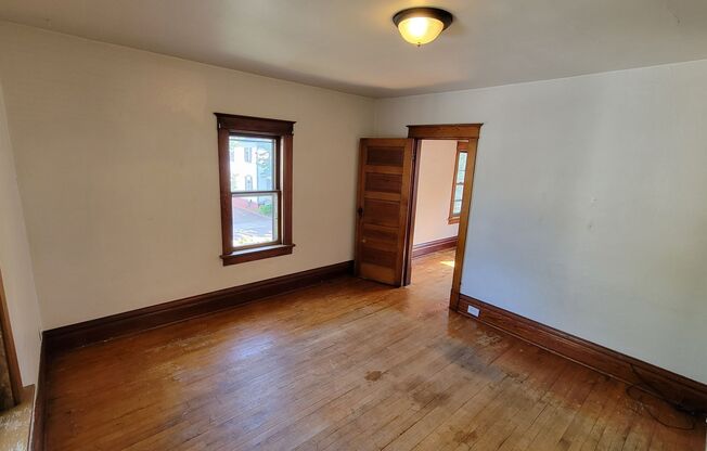 2 beds, 1 bath, $775