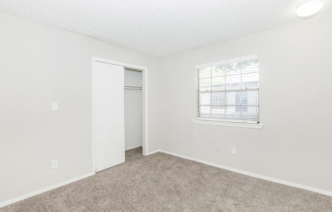 2 beds, 1 bath, 700 sqft, $1,130