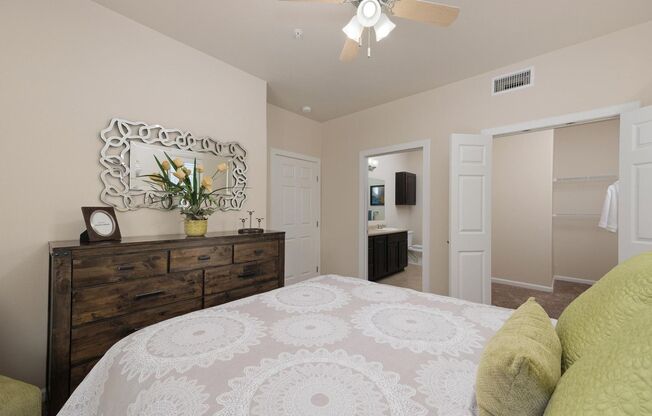 2 beds, 2 baths, 990 sqft, $1,205, Unit 6204