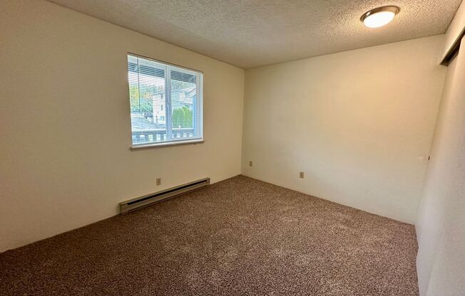 3 beds, 1 bath, $1,695, Unit 4