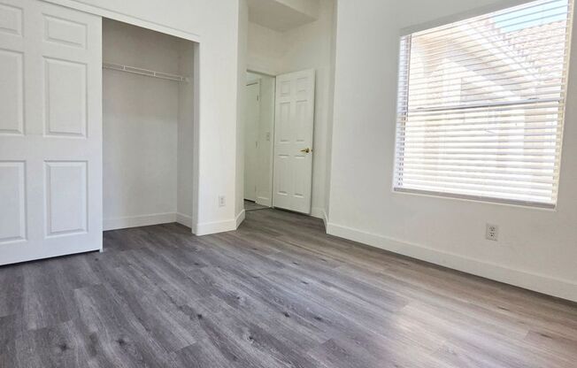 3 beds, 3 baths, $1,850, Unit Unit 1015 UNIT B BLDG 7