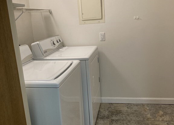 1 bed, 1 bath, 810 sqft, $1,900, Unit 301