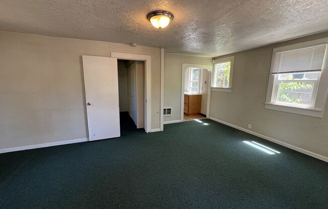 Charming 1 Bedroom Home In Downtown Vancouver for Rent - 3407 Grand Blvd