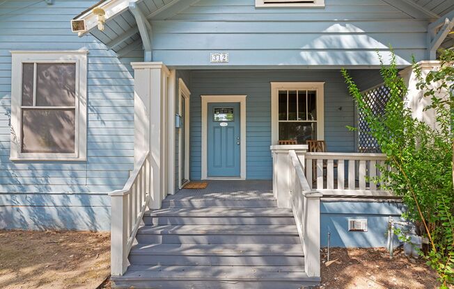 UT PRE-LEASE: Hyde Park 4 bed / 3 bath. Open Floor Plan, Wood Floors, Backyard with deck, 2 car garage!