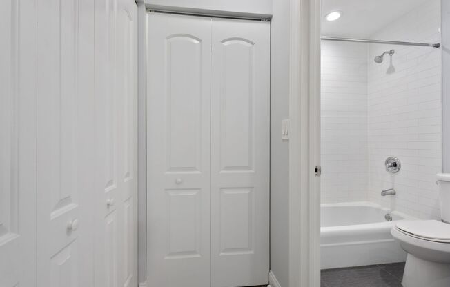 Studio, 1 bath, 336 sqft, $1,475, Unit 305