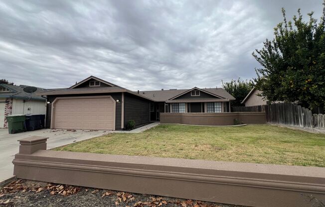 4-bedroom single story home in Turlock!