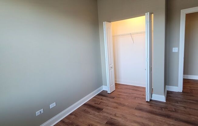 2 beds, 2 baths, 1,351 sqft, $2,400, Unit 427